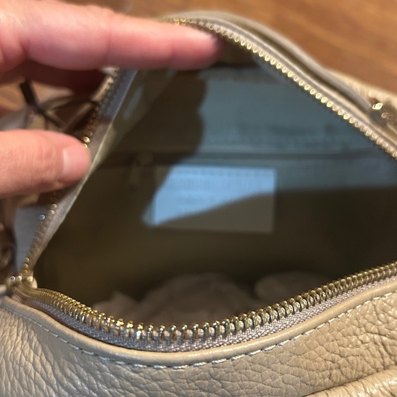 Cheval Firenze Italian leather handbag tan internal and external zip pockets.NWT - Picture 8 of 10